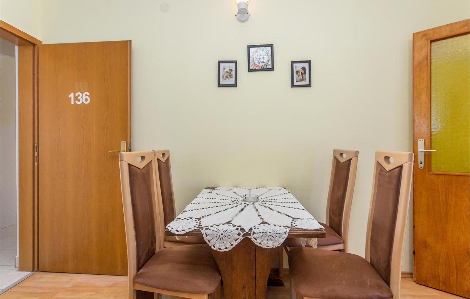 Awesome Apartment In Stara Baska 1 With Kitchen מראה חיצוני תמונה