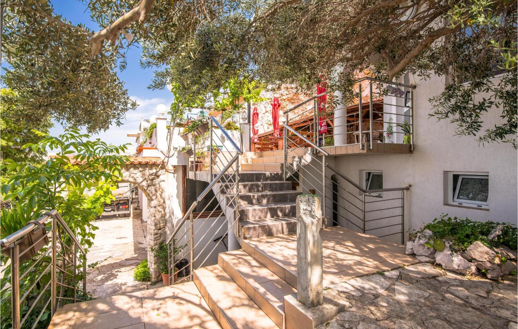 Awesome Apartment In Stara Baska 1 With Kitchen מראה חיצוני תמונה